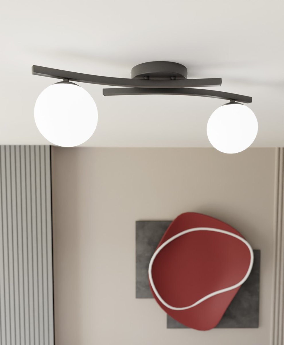 Opus 60cm Blanc plafonnier De Emibig Lighting - La forme simple et les coupoles en verre opale conf&egrave;rent &agrave; la pi&egrave;ce douceur et l&eacute;g&egrave;ret&eacute;, tandis que la lampe diffuse une lumi&egrave;re agr&eacute;able et diffuse.