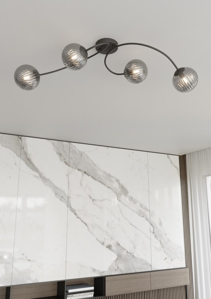 Vibra 110cm Couleur fumée plafonnier De Emibig Lighting - Les abat-jour en verre fum&eacute; &eacute;mettent une lumi&egrave;re douce et diffuse qui conf&egrave;re &agrave; la pi&egrave;ce l&eacute;g&egrave;ret&eacute; et une touche moderne.
