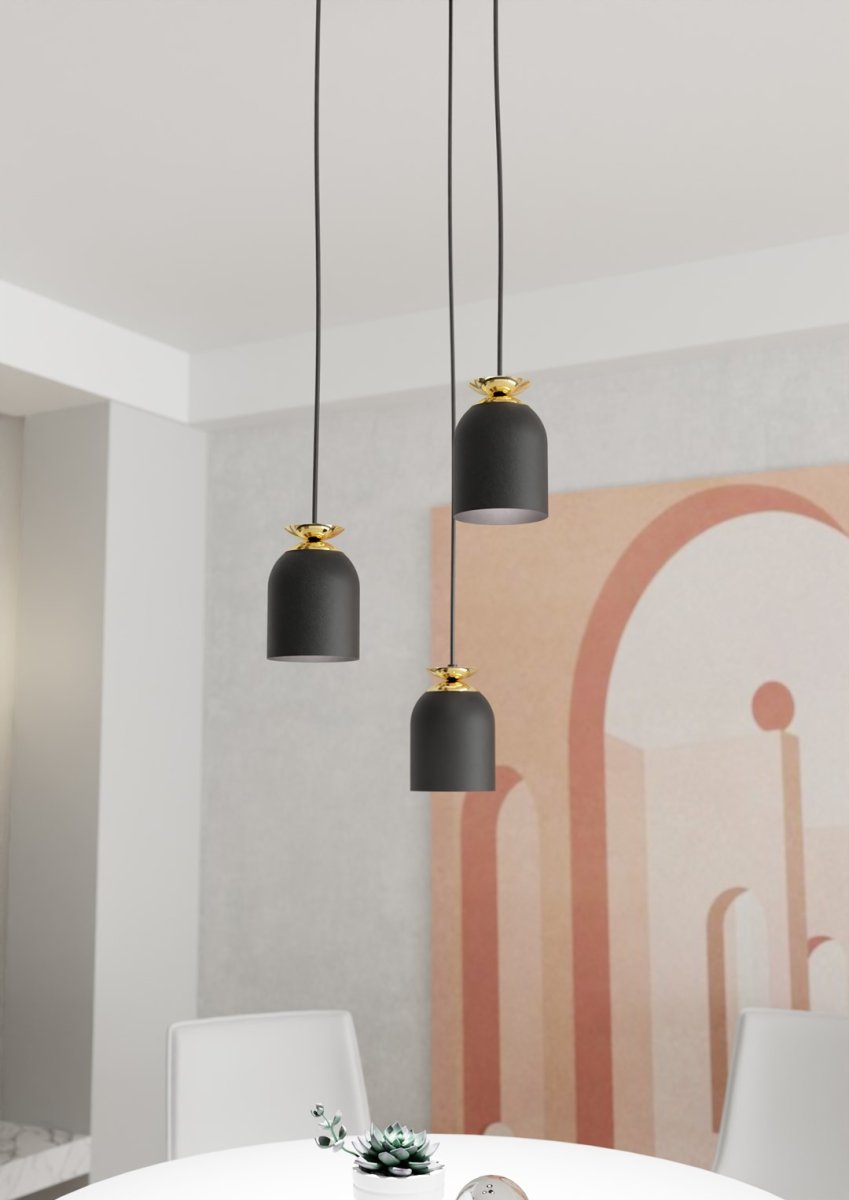 Target Ø30 Noir suspension De Emibig Lighting - Parfait pour les salons, les salles &agrave; manger et les espaces publics, Target devient un &eacute;l&eacute;ment &eacute;l&eacute;gant qui combine une touche industrielle avec une touche de luxe.