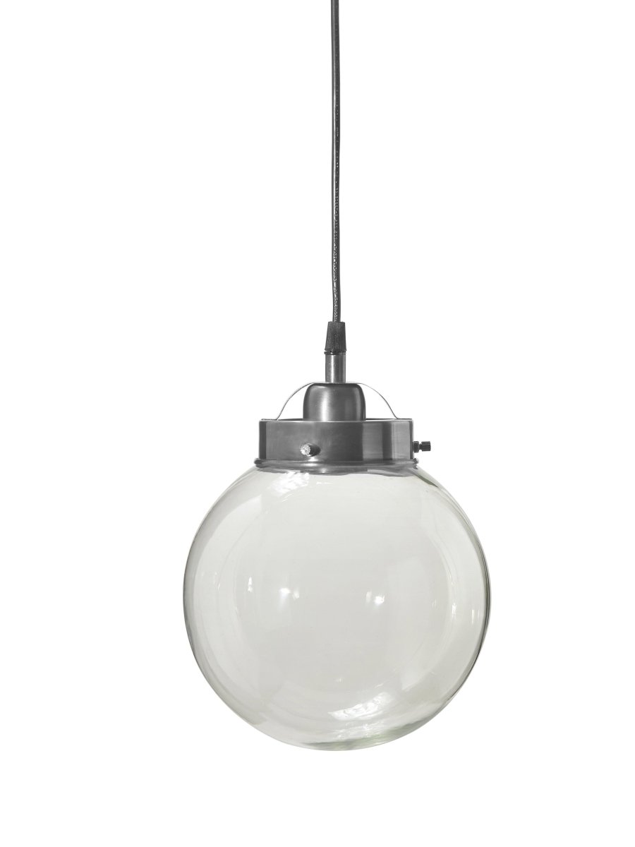 Normandy Ø20 Argent suspension De PR Home - Les deux versions sont dot&eacute;es d'un d&ocirc;me en verre transparent souffl&eacute; &agrave; la bouche et de d&eacute;tails en m&eacute;tal.