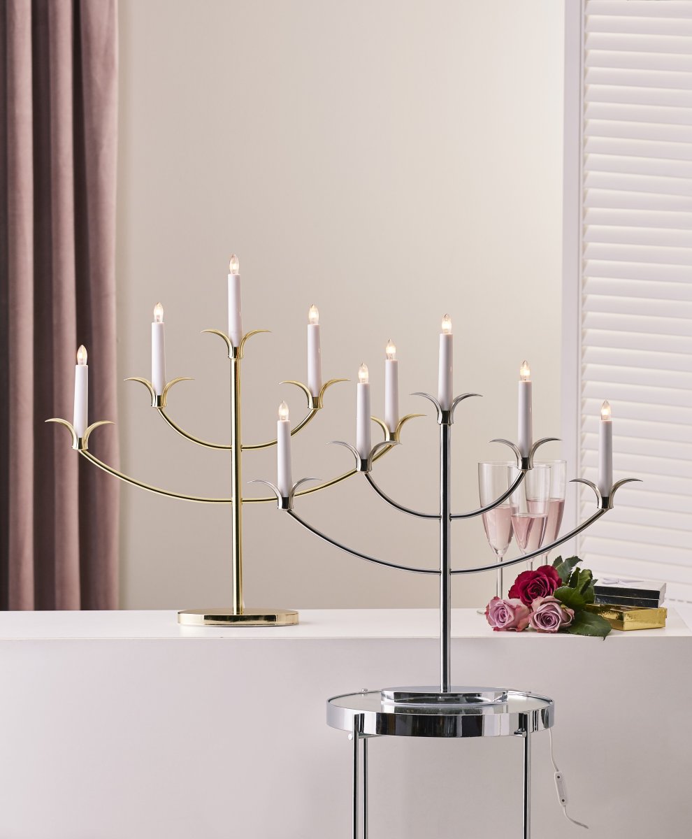 Tilpi Laiton De Star Trading - Ses d&eacute;tails uniques autour des bougeoirs en font quelque chose de sp&eacute;cial et d'accrocheur.