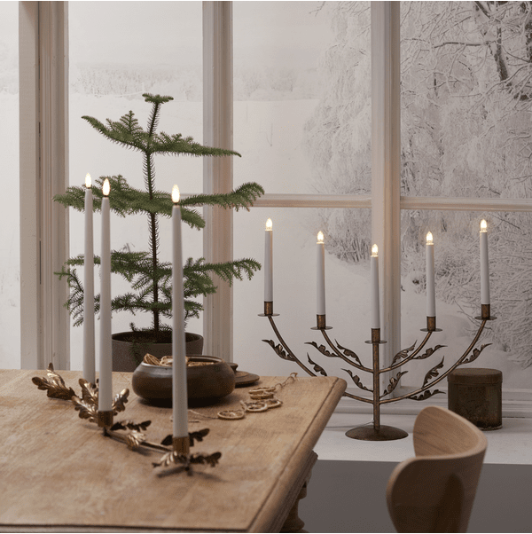 Grace Laiton De Star Trading - Livr&eacute; avec un c&acirc;ble blanc de 1,8 m avec interrupteur d'alimentation et prise.