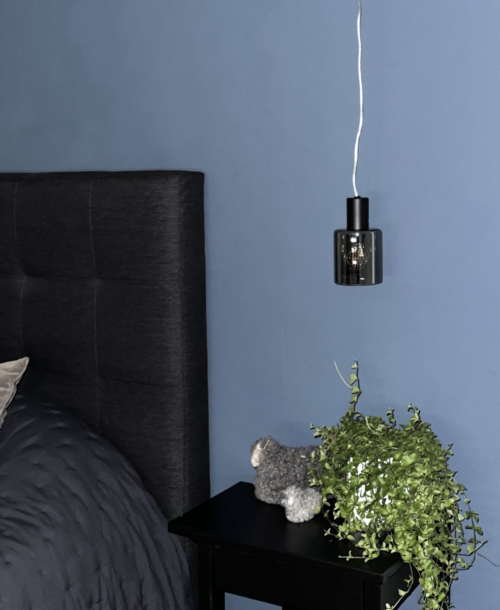Cylinder Ø9 Noir lampe de fenêtre De Aneta Lighting - Le câble mesure 4 mètres de long et dispose d'un interrupteur à courant moyen et d'une prise.