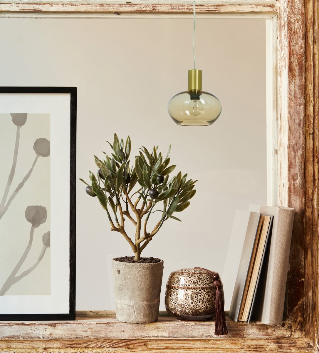 Bell Ø15 Laiton mat lampe de fenêtre De Aneta Lighting - Livrée avec un câble de 4 mètres, un interrupteur et une prise.