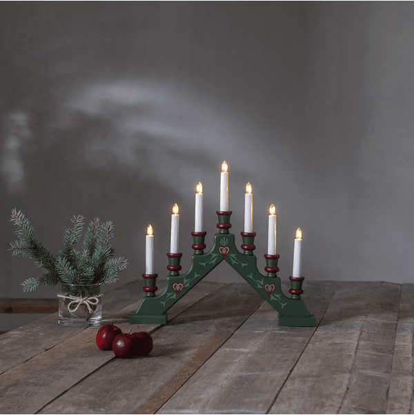 Sara Vert De Star Trading - Avec ses 7 sources lumineuses, le bougeoir offre une lumi&egrave;re chaleureuse et une atmosph&egrave;re de No&euml;l chaleureuse.