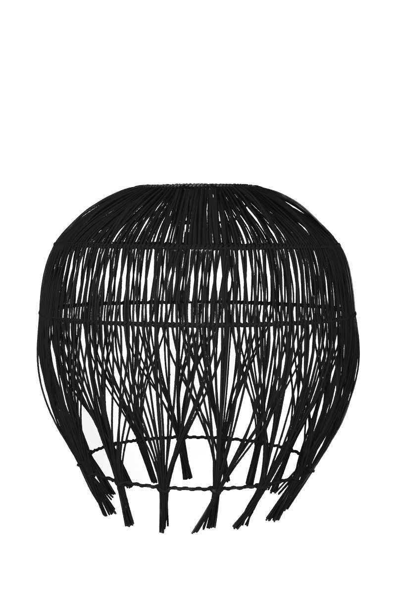 Montego Ø50 Noir suspension De Globen Lighting - Montego est un abat-jour inspir&eacute; de la nature qui fait une d&eacute;claration tendance avec son rotin tress&eacute;.