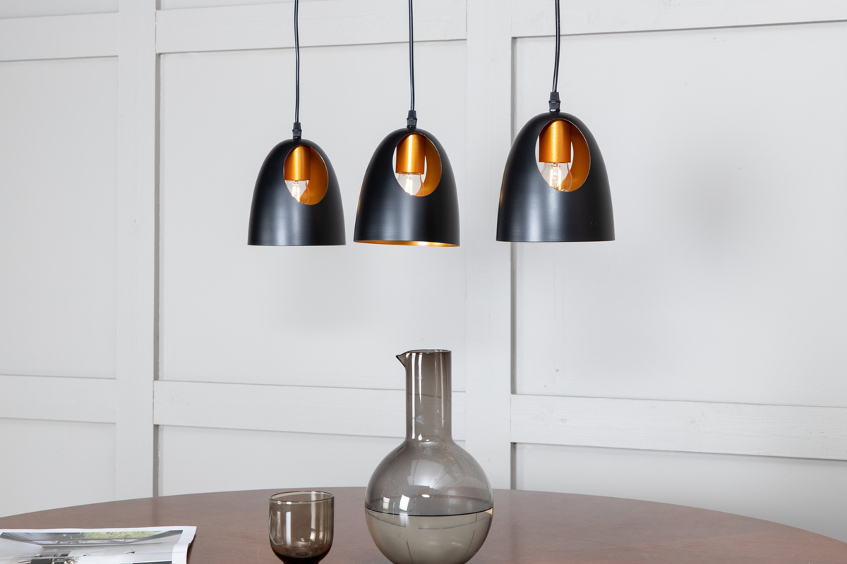 Elda 75cm Noir suspension De Venture Design - Placez-le au-dessus de la table &agrave; manger ou de la cuisine et, avec votre achat, vous obtiendrez non seulement un &eacute;clairage, mais aussi une touche d'&eacute;l&eacute;gance.