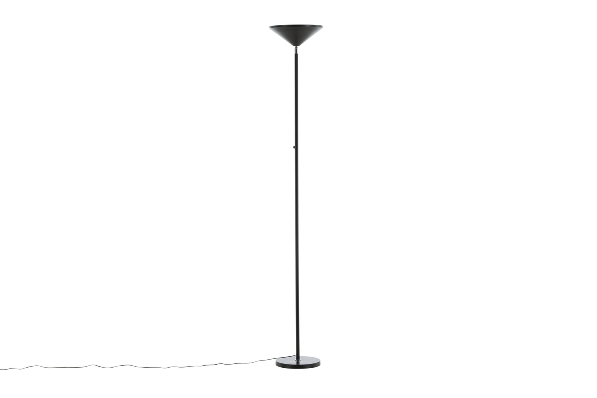Corong Noir lampadaire De Venture Design - Livr&eacute; avec un c&acirc;ble et une prise noirs.