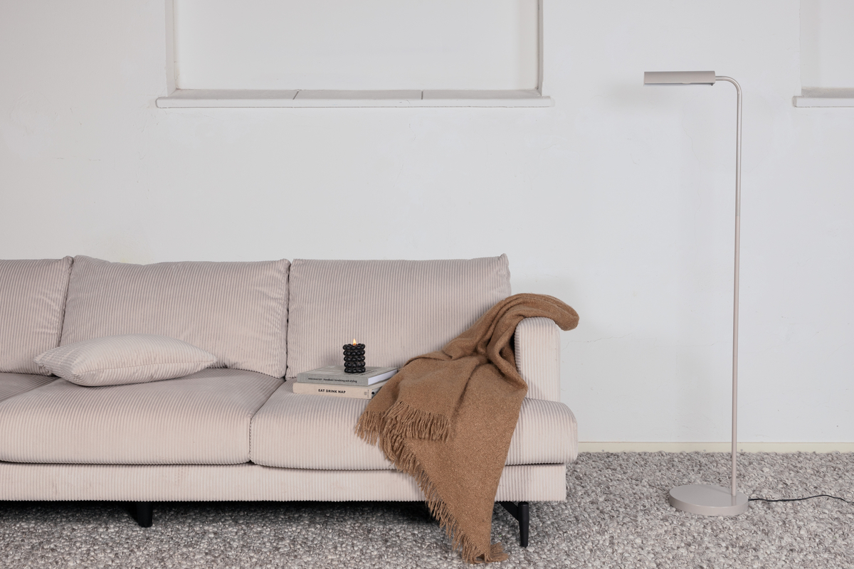 Harmonica Beige lampadaire De Venture Design - Vous pouvez facilement combiner la lampe avec d'autres meubles de votre maison et elle s'intègre parfaitement dans le coin de votre chambre !