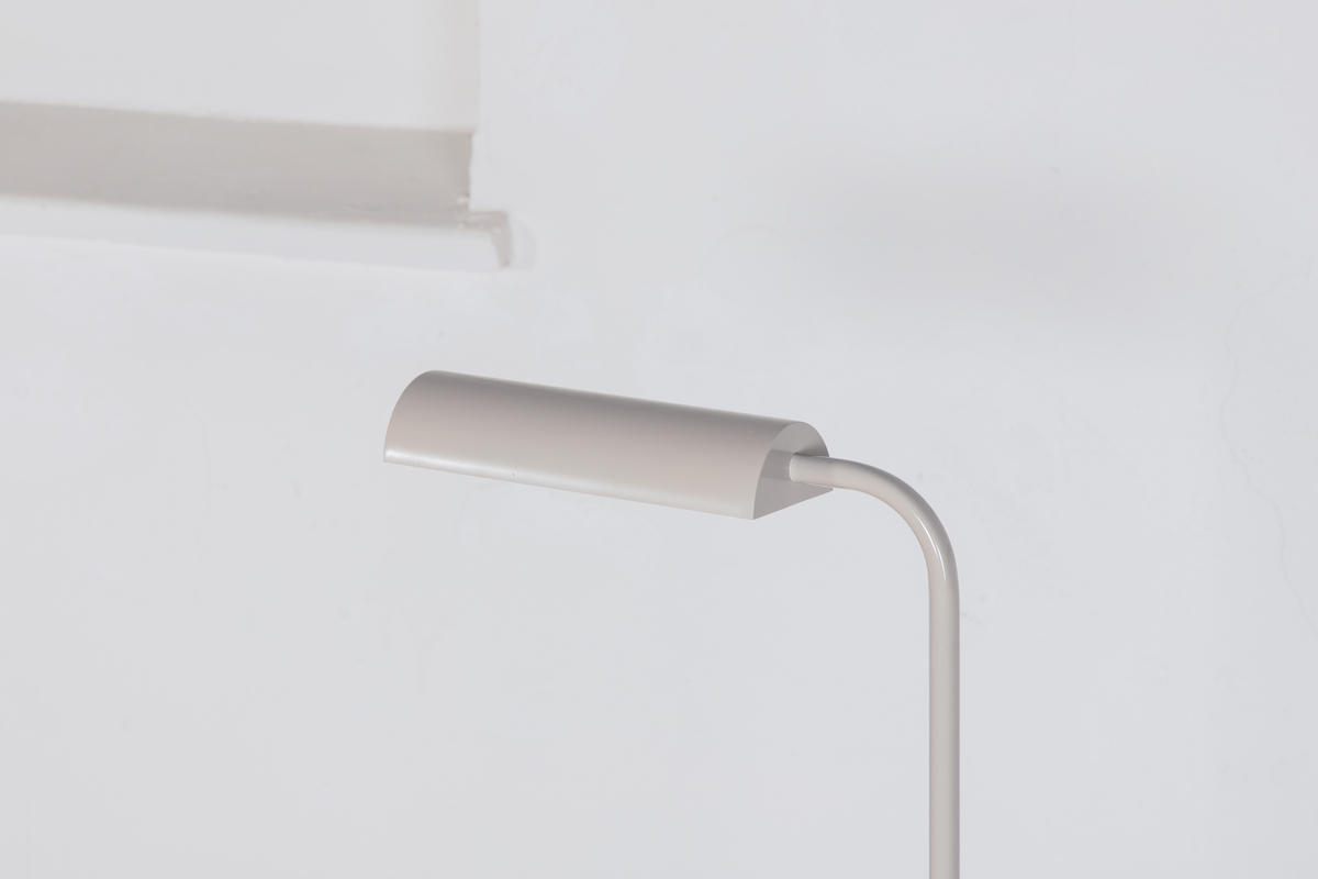 Harmonica Beige lampadaire De Venture Design - Vous pouvez facilement combiner la lampe avec d'autres meubles de votre maison et elle s'intègre parfaitement dans le coin de votre chambre !