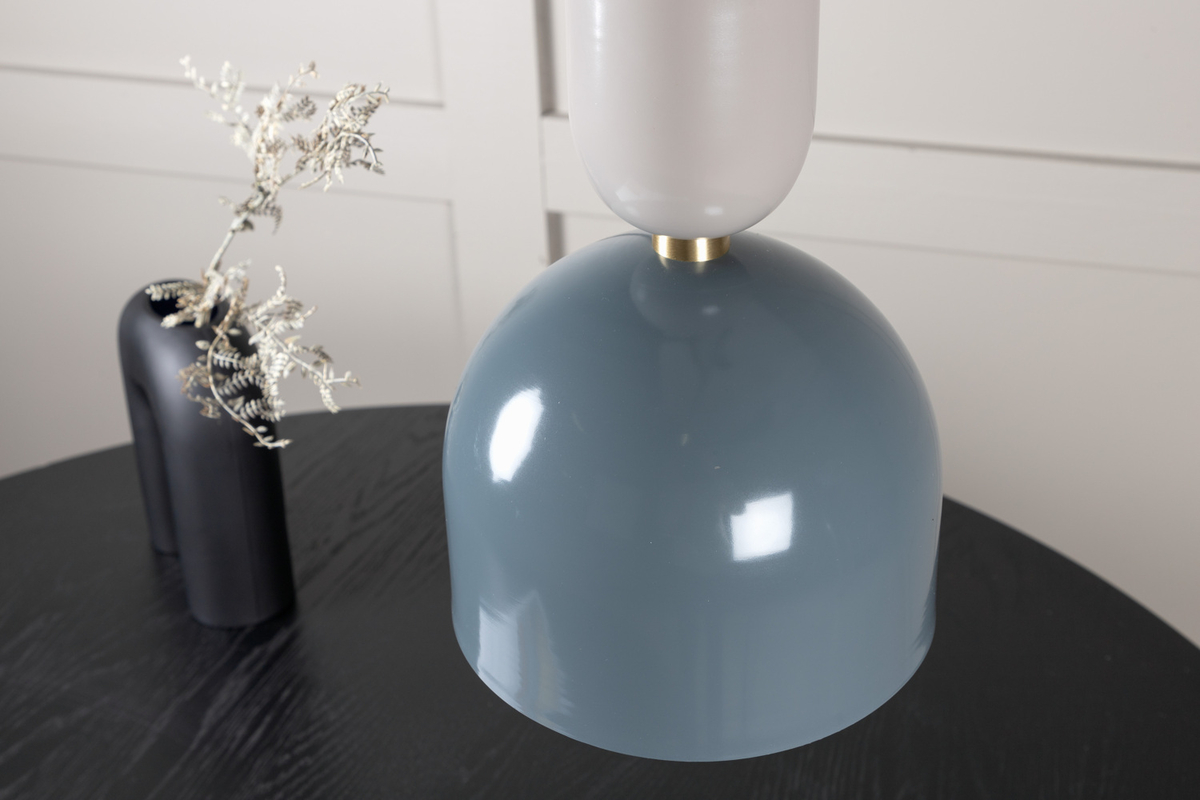 Tim Ø20 Bleu suspension De Venture Design - Sa belle forme arrondie cr&eacute;e un d&eacute;tail int&eacute;rieur agr&eacute;able et &eacute;l&eacute;gant qui sublimera n'importe quelle pi&egrave;ce.