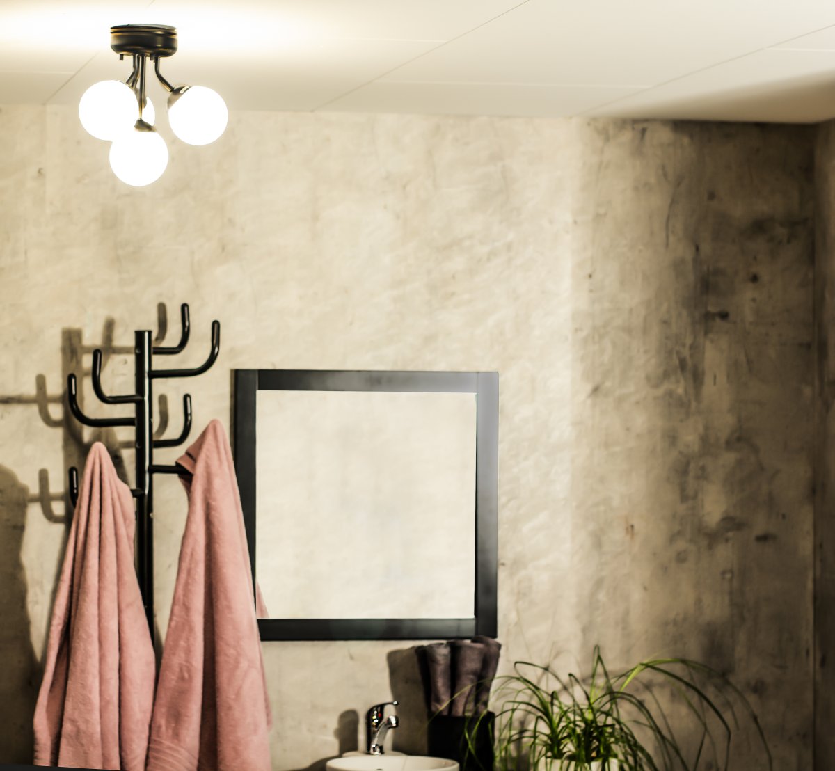 Nicosia Ø26 Noir lampe de salle de bain De Aneta Lighting - Une lampe de salle de bain moderne en noir tendance pour ce petit quelque chose en plus dans la salle de bain.