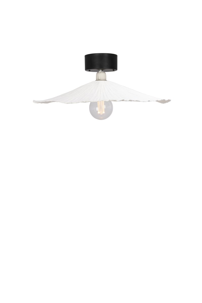 Tropez Ø60 Blanc applique murale De Globen Lighting - Un câble textile noir de 200 cm avec interrupteur est inclus pour le raccordement mural, tandis que la prise de plafond est disponible séparément.