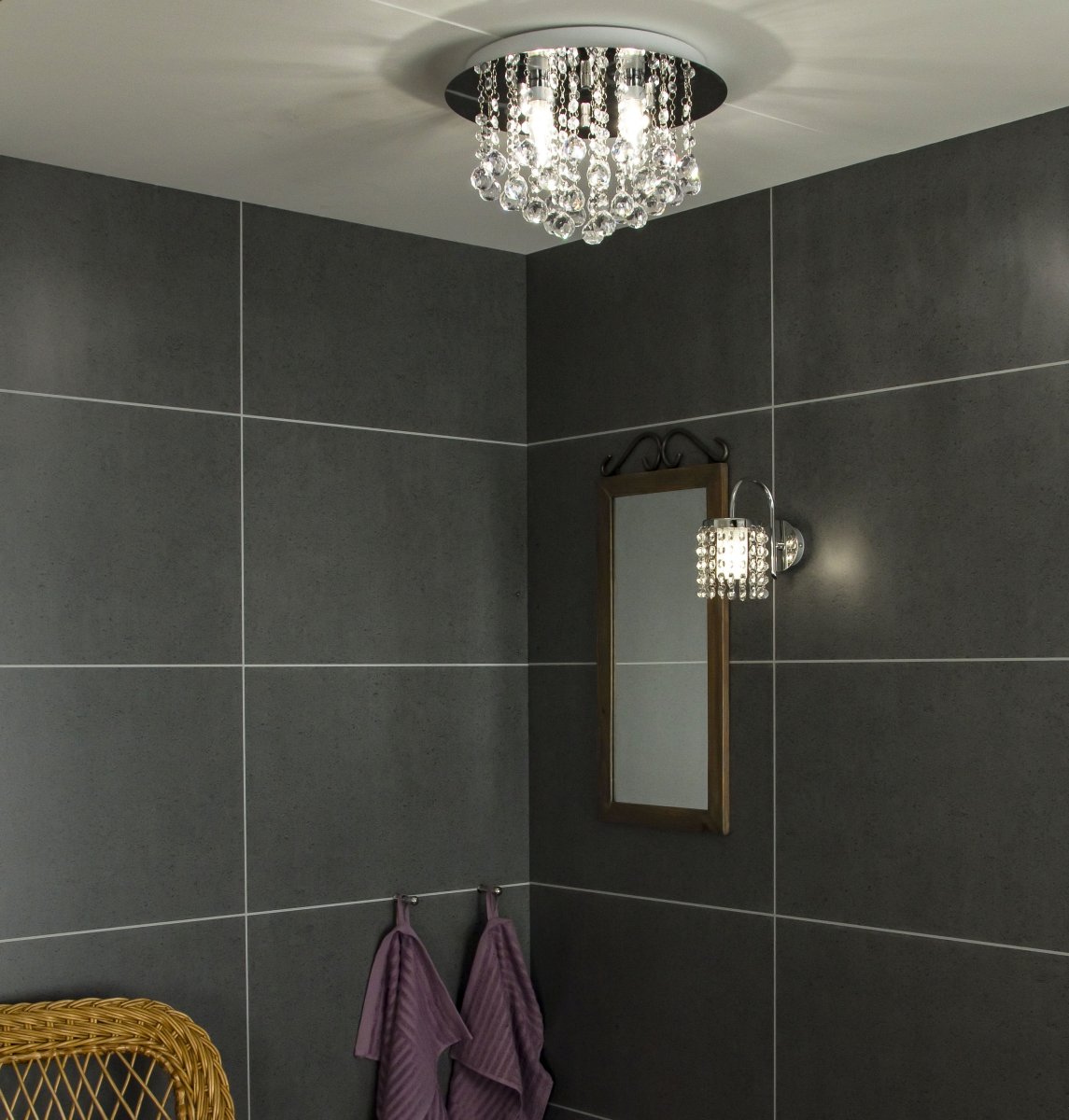 Teresa Ø36 Chrome lampe de salle de bain De Aneta Lighting - Le mat&eacute;riau principal de la lampe est le m&eacute;tal et les prismes sont en acrylique.