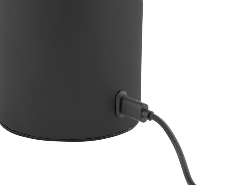 Camp LED 30cm Noir portable De Leitmotiv - La lampe est dimmable grâce à un bouton rotatif pratique et se recharge avec le câble USB-C fourni.