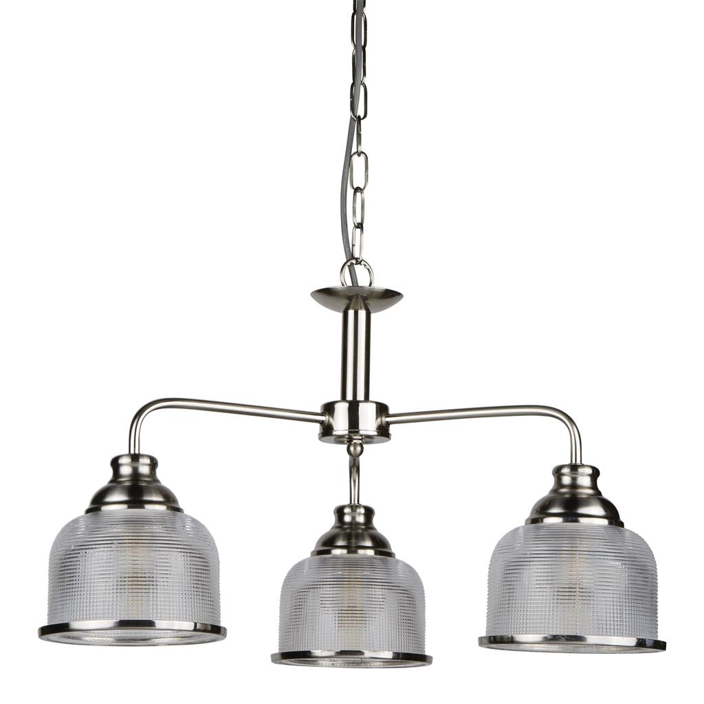 Bistro Ø56 Argent suspension De Searchlight - Ses trois abat-jour en verre dépoli et cannelé, façon holophane, diffusent une lumière douce et agréable, créant un jeu d'ombres et de lumières captivant.