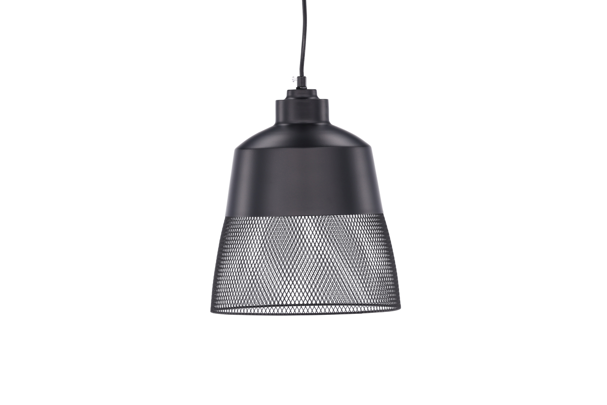 Toulon Ø24 Noir suspension De Venture Design - Son pied en fer noir mat lui conf&egrave;re une allure &eacute;l&eacute;gante, tandis que la partie inf&eacute;rieure de l'abat-jour pr&eacute;sente un motif &agrave; mailles fines qui lui conf&egrave;re une originalit&eacute; unique et diffuse une lumi&egrave;re agr&eacute;able dans toute la pi&egrave;ce.