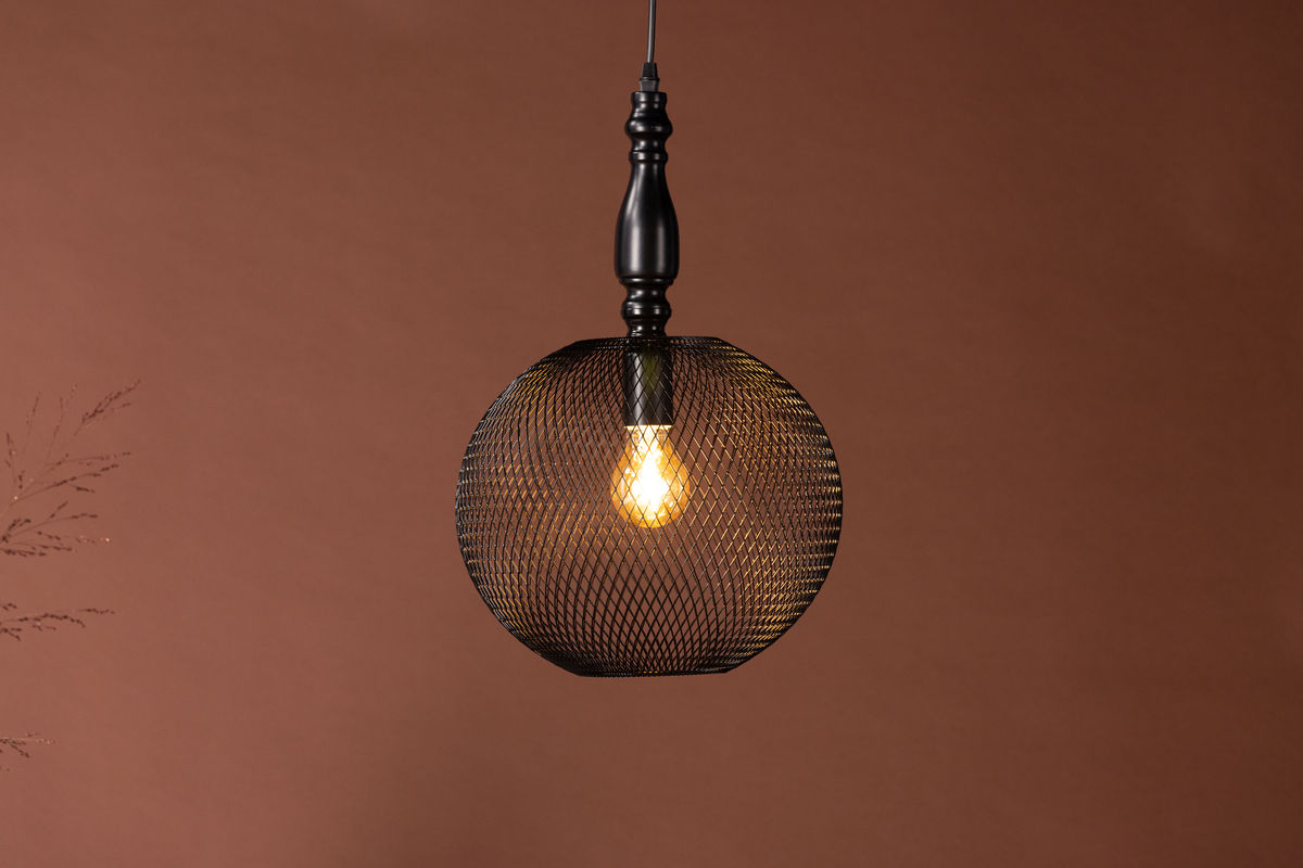Valence Ø30 Noir suspension De Venture Design - Id&eacute;al au-dessus d'une table basse ou d'une table &agrave; manger, il apportera une touche d'originalit&eacute; &agrave; votre d&eacute;coration&nbsp;!
