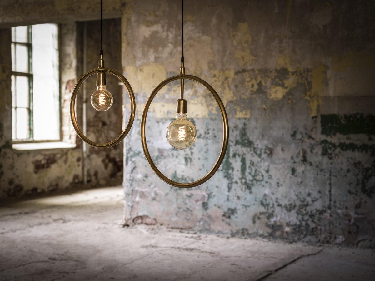 Circle Ø35 Chrome lampe de fenêtre De PR Home - Placez une belle source lumineuse d&eacute;corative dans la base et contribuez &agrave; une atmosph&egrave;re chaleureuse dans la pi&egrave;ce.