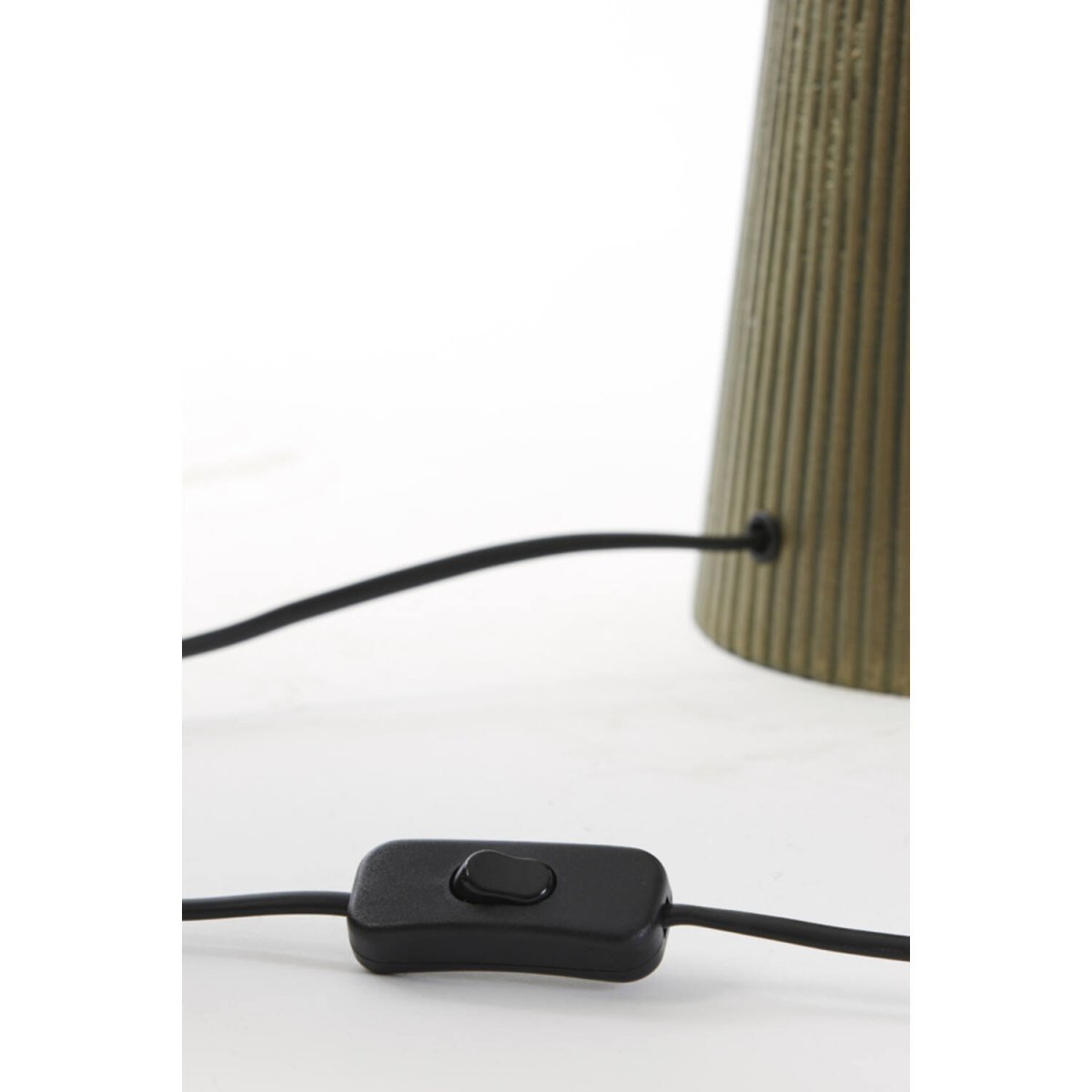 Shaka 33cm Bronze pied de lampe De Light & Living - Avec sa forme unique et sa finition bronze antique, il apportera une touche d'élégance à votre intérieur.