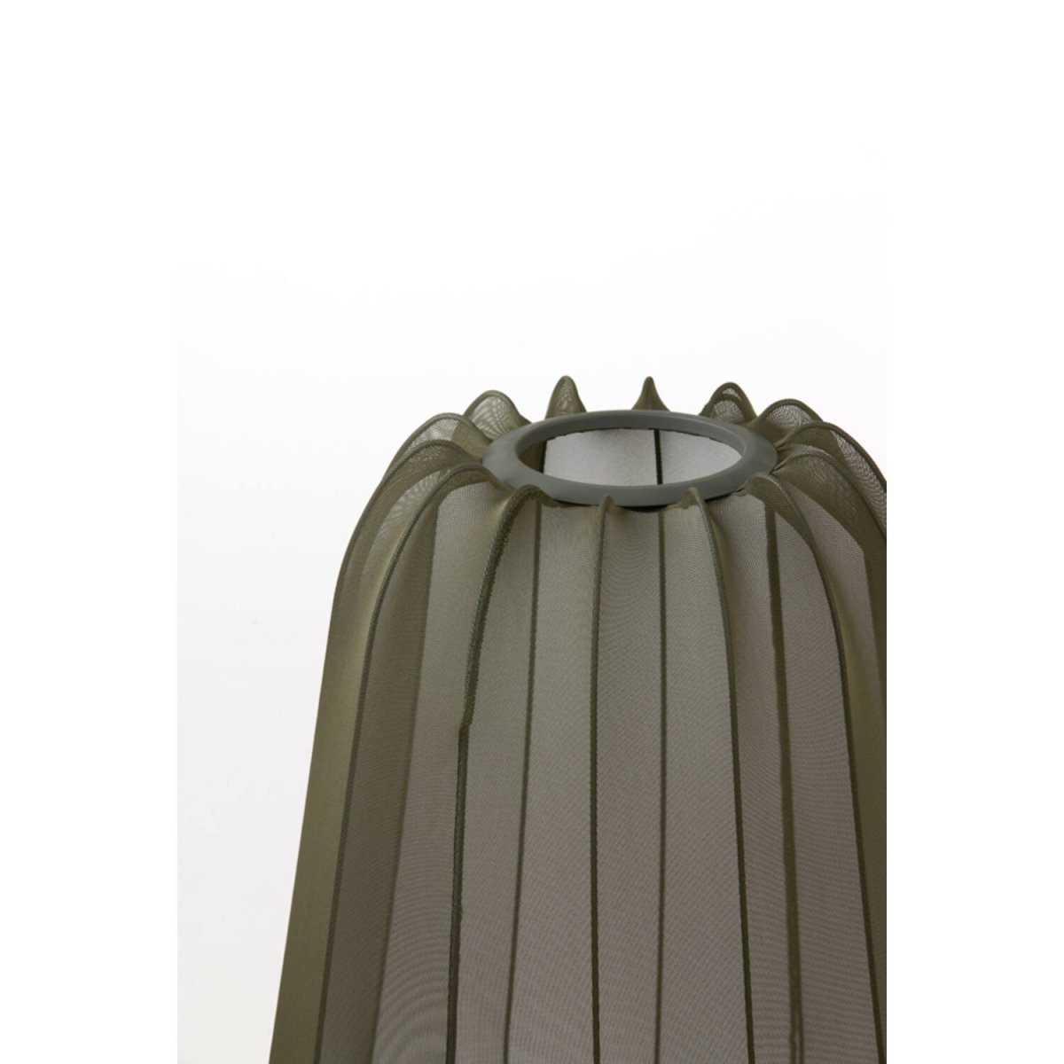 Plumeria Vert foncé lampadaire De Light & Living - Il est recommandé de le placer dans le salon, car il fournit non seulement un éclairage chaleureux mais représente également un détail intérieur élégant.