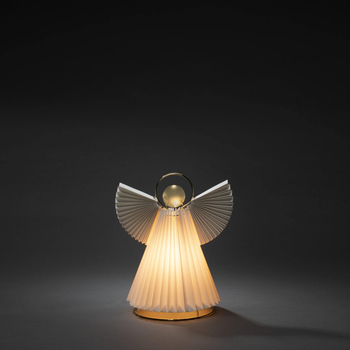 Ange En Papier 26cm Blanc De Konstsmide - D'une hauteur de 26 cm, cet ange est une ravissante d&eacute;coration de No&euml;l pour une table d'appoint, une fen&ecirc;tre ou un bureau.