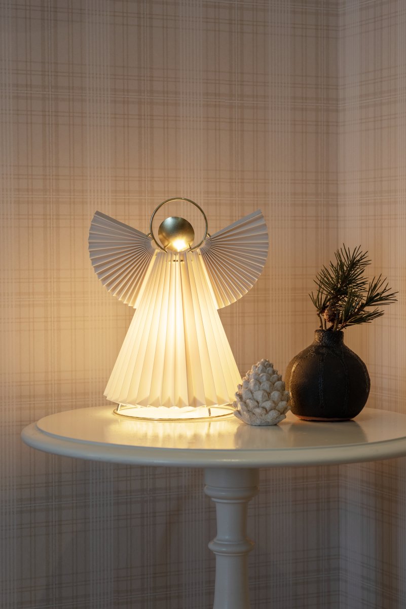 Ange En Papier 26cm Blanc De Konstsmide - D'une hauteur de 26 cm, cet ange est une ravissante d&eacute;coration de No&euml;l pour une table d'appoint, une fen&ecirc;tre ou un bureau.