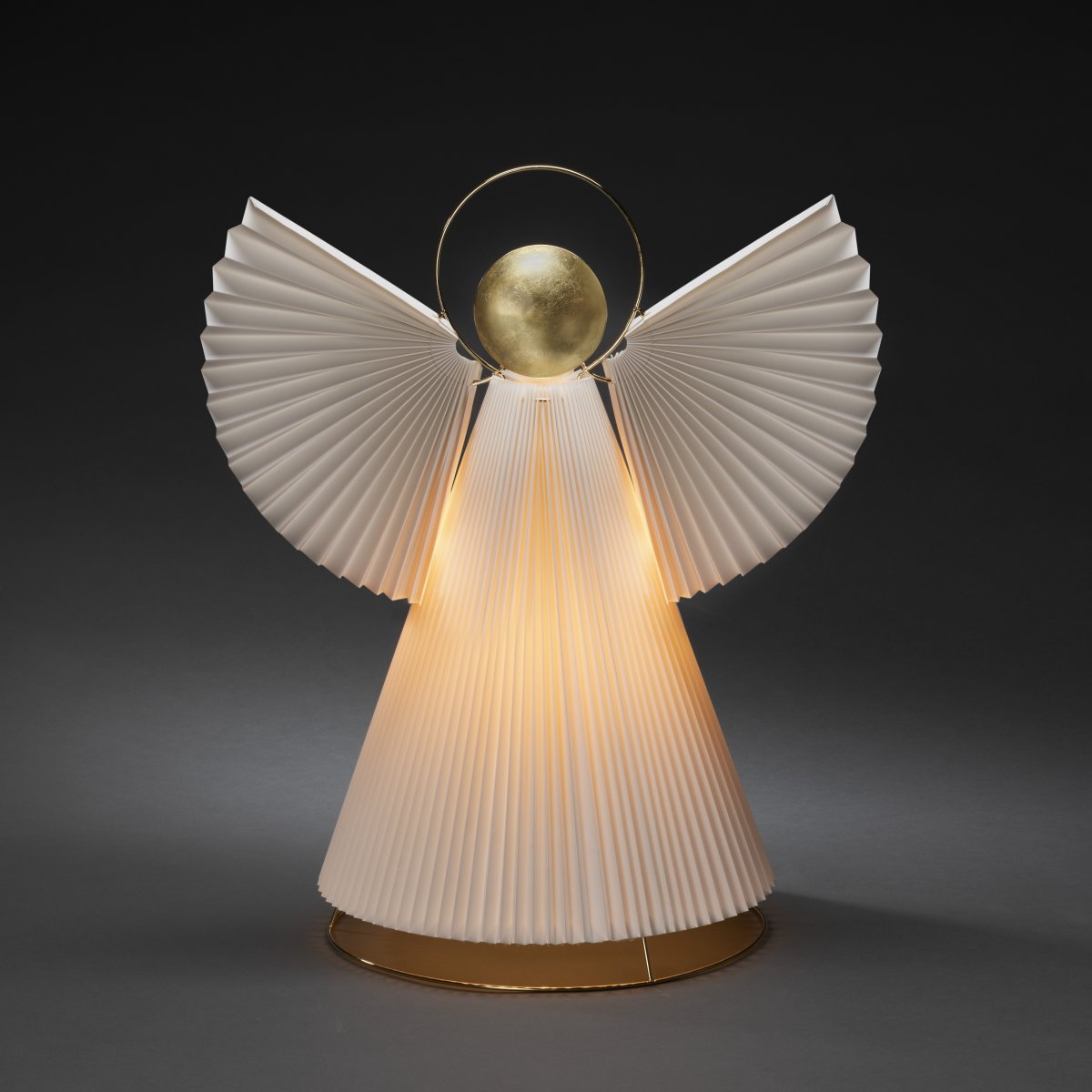 Ange En Papier 54cm Blanc De Konstsmide - D'une hauteur de 54 cm, cet ange est une ravissante d&eacute;coration de No&euml;l pour une table d'appoint, une fen&ecirc;tre ou un bureau.