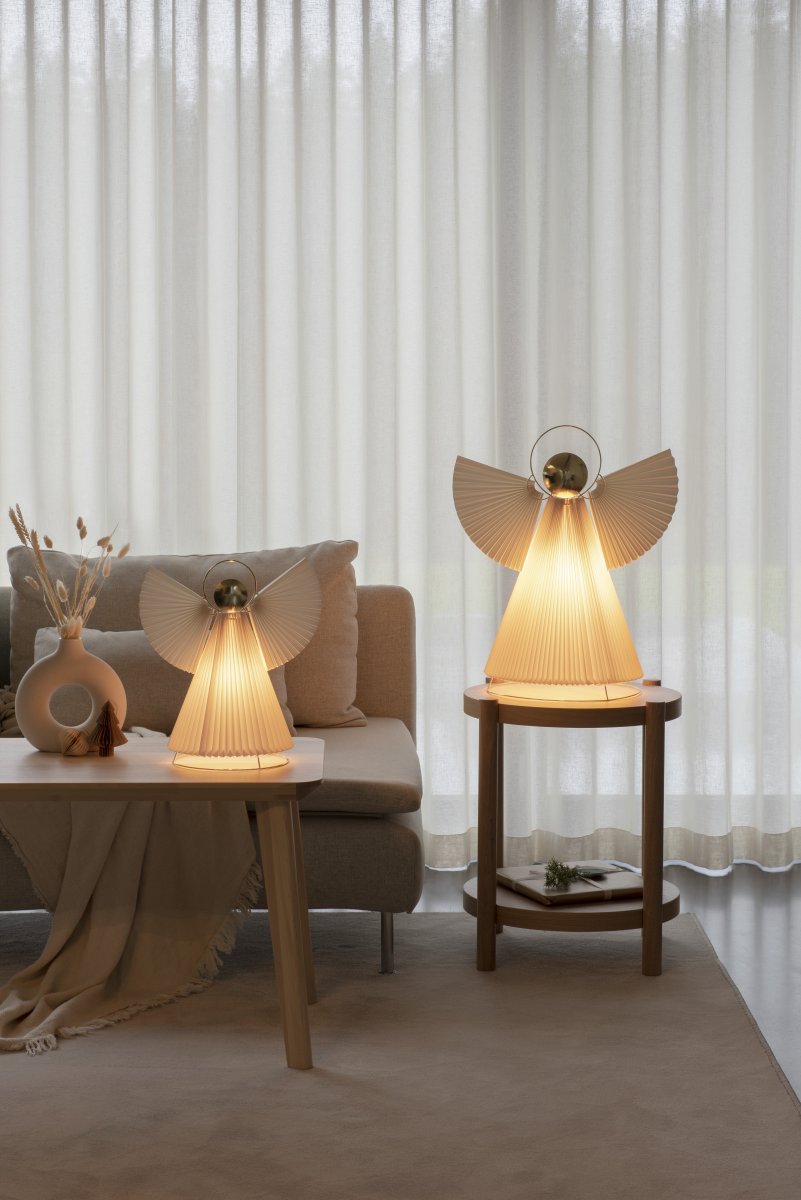 Ange En Papier 54cm Blanc De Konstsmide - D'une hauteur de 54 cm, cet ange est une ravissante d&eacute;coration de No&euml;l pour une table d'appoint, une fen&ecirc;tre ou un bureau.