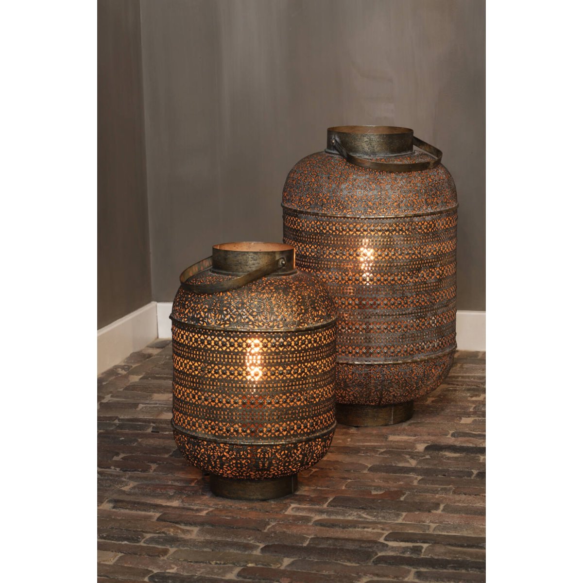 Udupi 62cm Bronze lampe de table De Light & Living - Cr&eacute;ez une atmosph&egrave;re chaleureuse et accueillante avec Udupi, une lampe &eacute;l&eacute;gante en finition bronze.