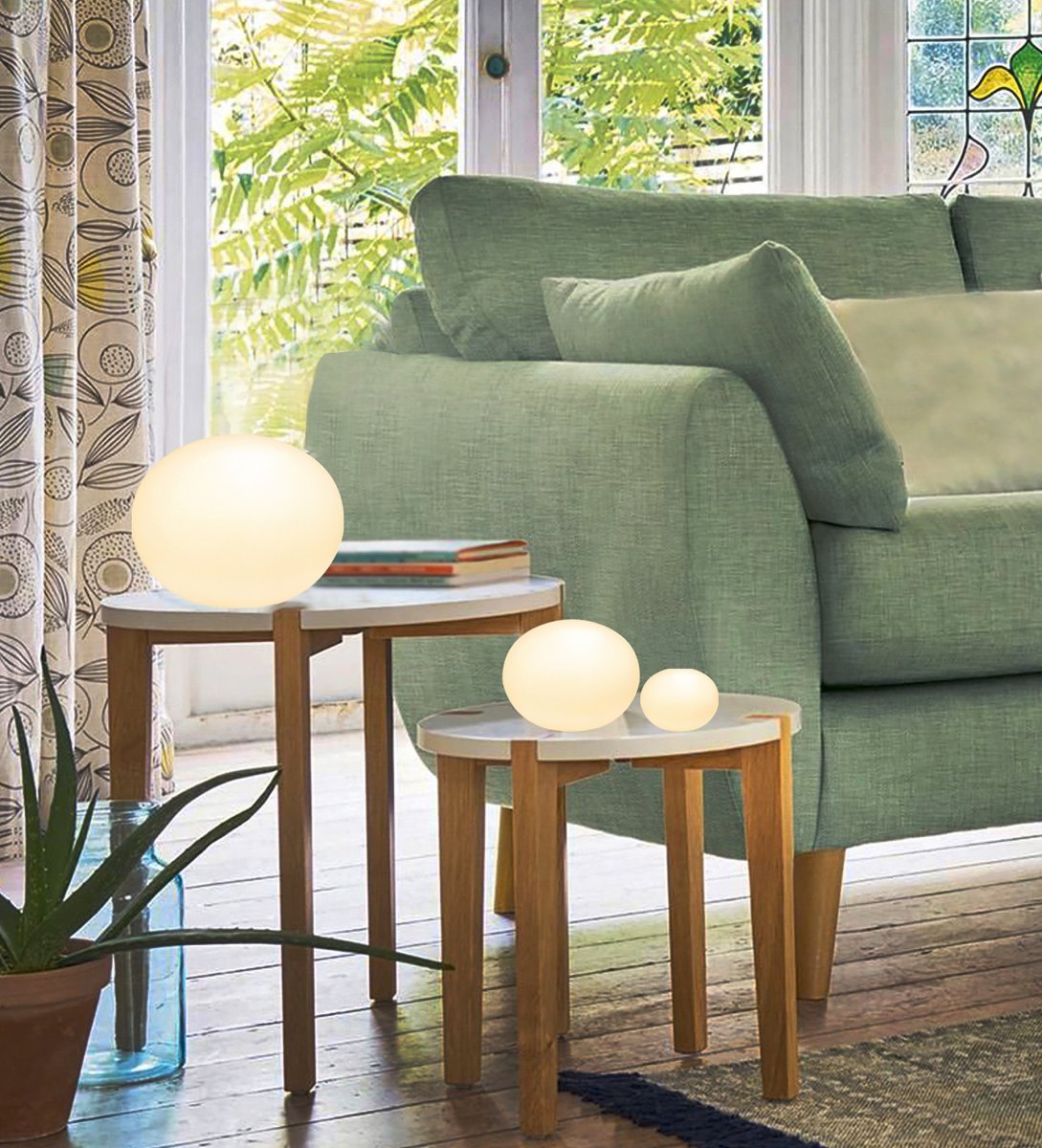 Globus 10cm Opale lampe de table De Aneta Lighting - Lampe de table Globe en verre blanc opale avec une source lumineuse à l'intérieur de la sphère en verre, qui fournit une lumière décorative et chaleureuse.