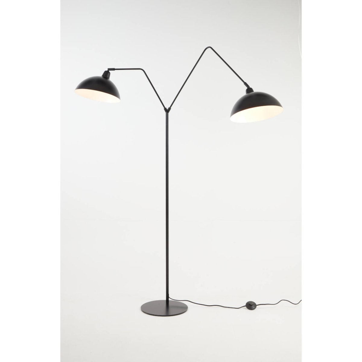 Orion 2 Noir lampadaire De Light & Living - Les abat-jour mobiles permettent de diriger facilement la lumière exactement là où vous en avez besoin – parfait pour la lecture ou comme éclairage d'ambiance.