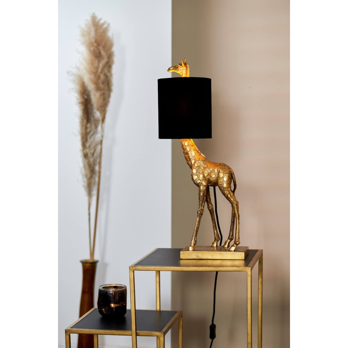 Giraffe 60cm Or lampe de table De Light & Living - Giraffe est une lampe de table unique qui allie design audacieux et &eacute;l&eacute;gance.