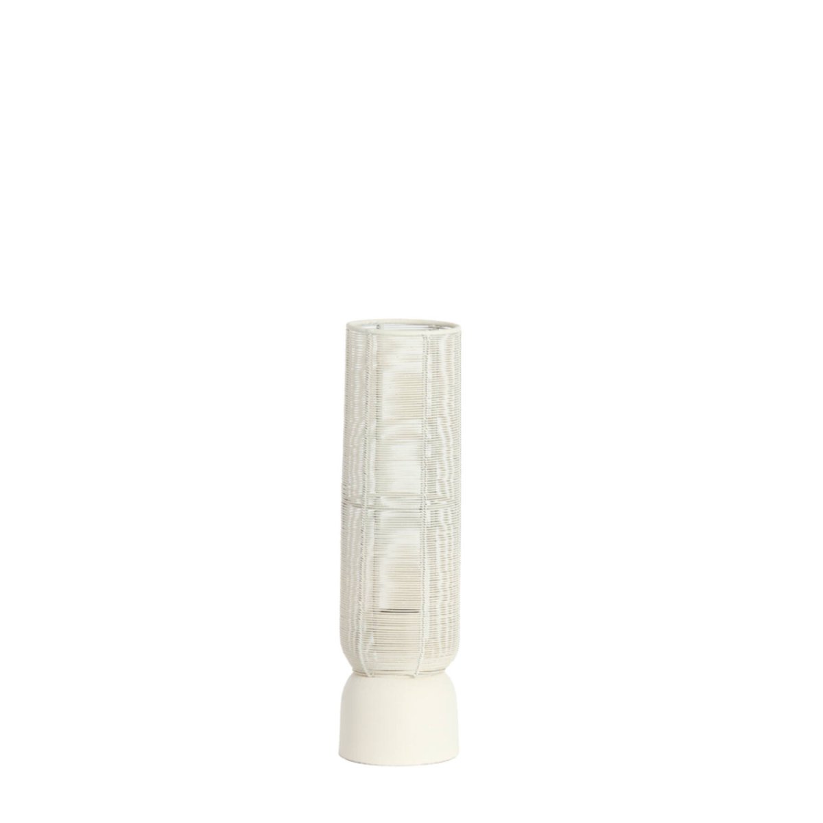 Lezuza 40cm Blanc crémeux lampe de table De Light & Living - Lezuza est une lampe élégante en métal blanc crème qui crée une lumière douce et harmonieuse.