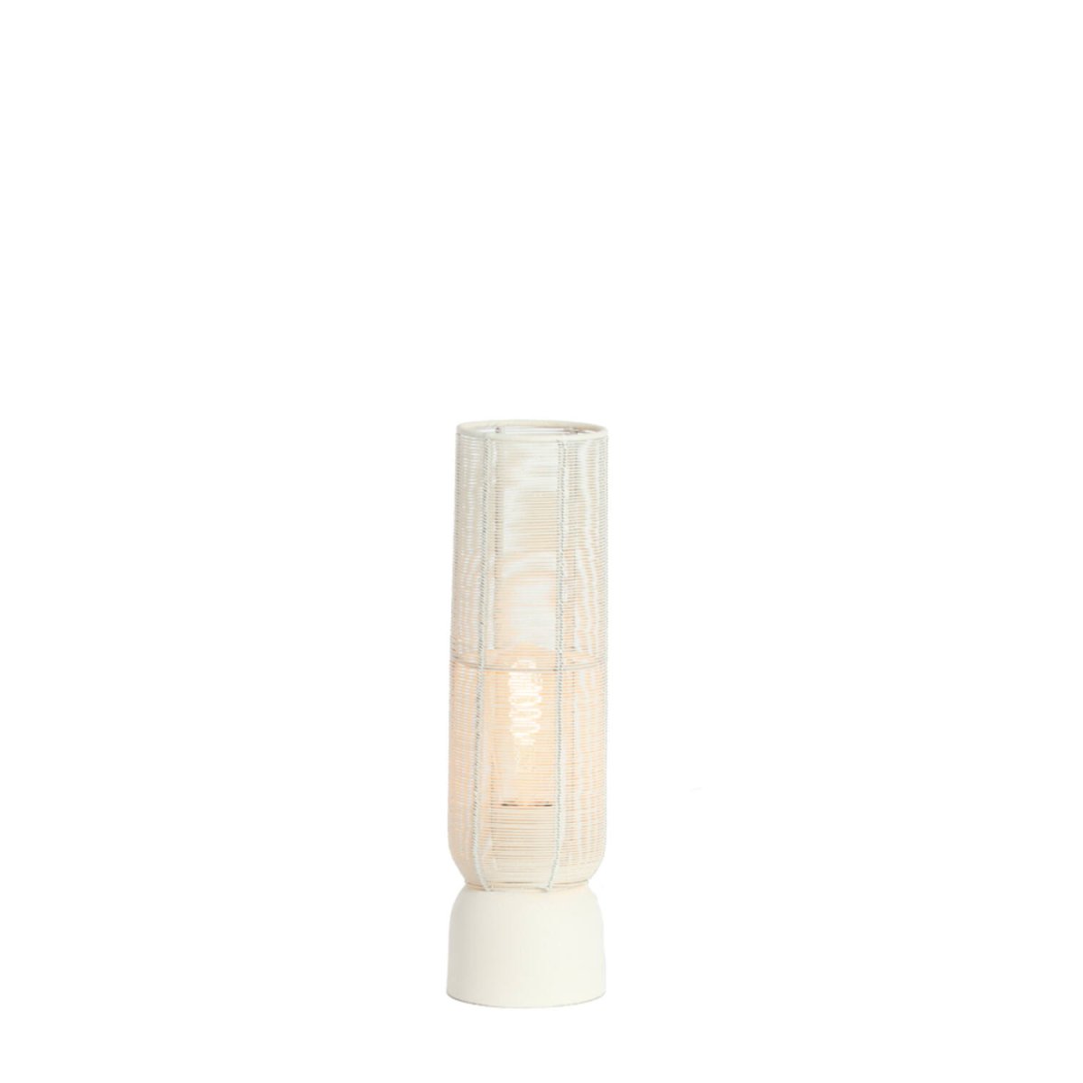 Lezuza 40cm Blanc crémeux lampe de table De Light & Living - Lezuza est une lampe élégante en métal blanc crème qui crée une lumière douce et harmonieuse.