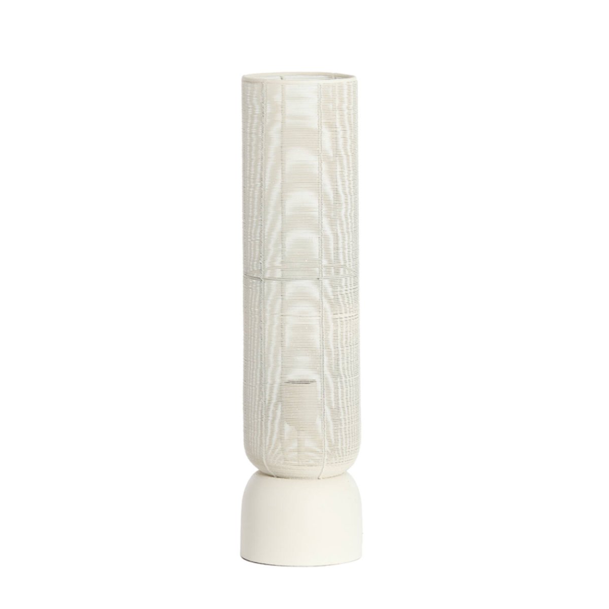 Lezuza 60cm Blanc crémeux lampe de table De Light & Living - Lezuza est une lampe élégante en métal blanc crème qui crée une lumière douce et harmonieuse.