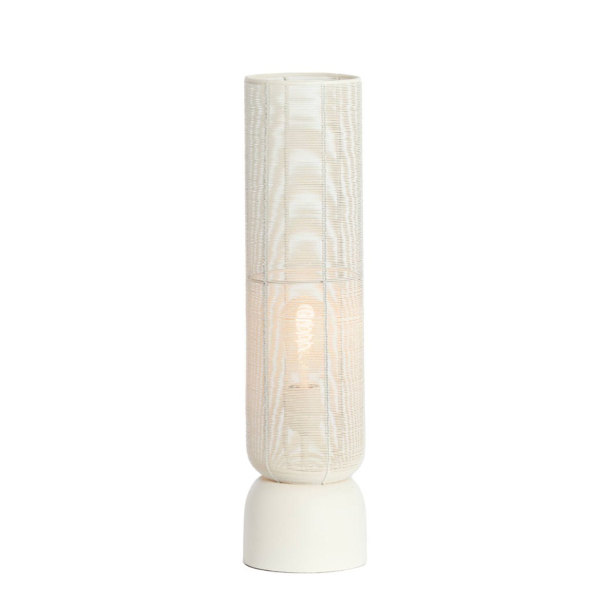 Lezuza 60cm Blanc crémeux lampe de table De Light & Living - Lezuza est une lampe élégante en métal blanc crème qui crée une lumière douce et harmonieuse.