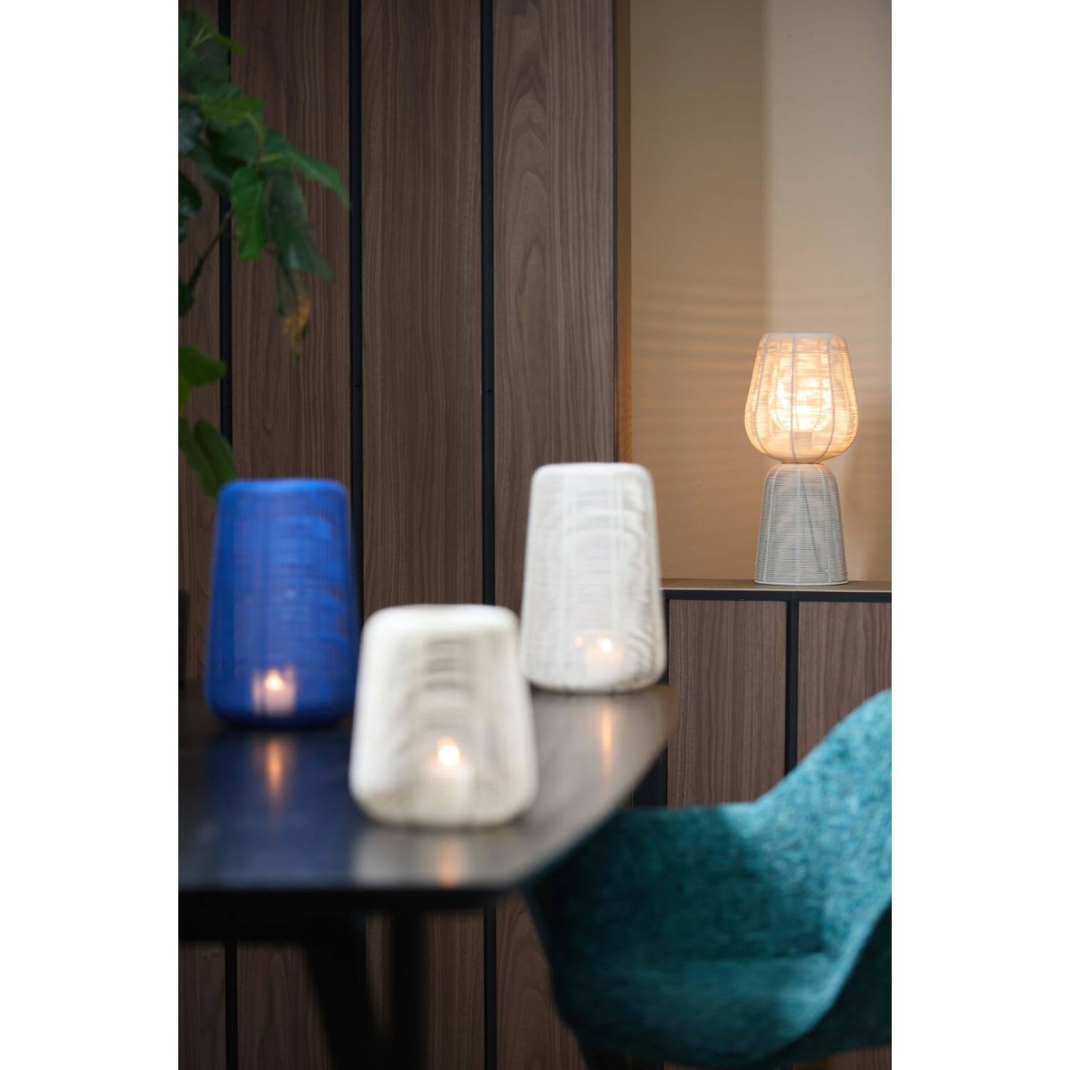 Aboso 42cm Blanc crémeux lampe de table De Light & Living - Sa forme unique cr&eacute;e une ambiance moderne et &eacute;l&eacute;gante et s'int&egrave;gre parfaitement &agrave; tout int&eacute;rieur de style industriel ou scandinave.