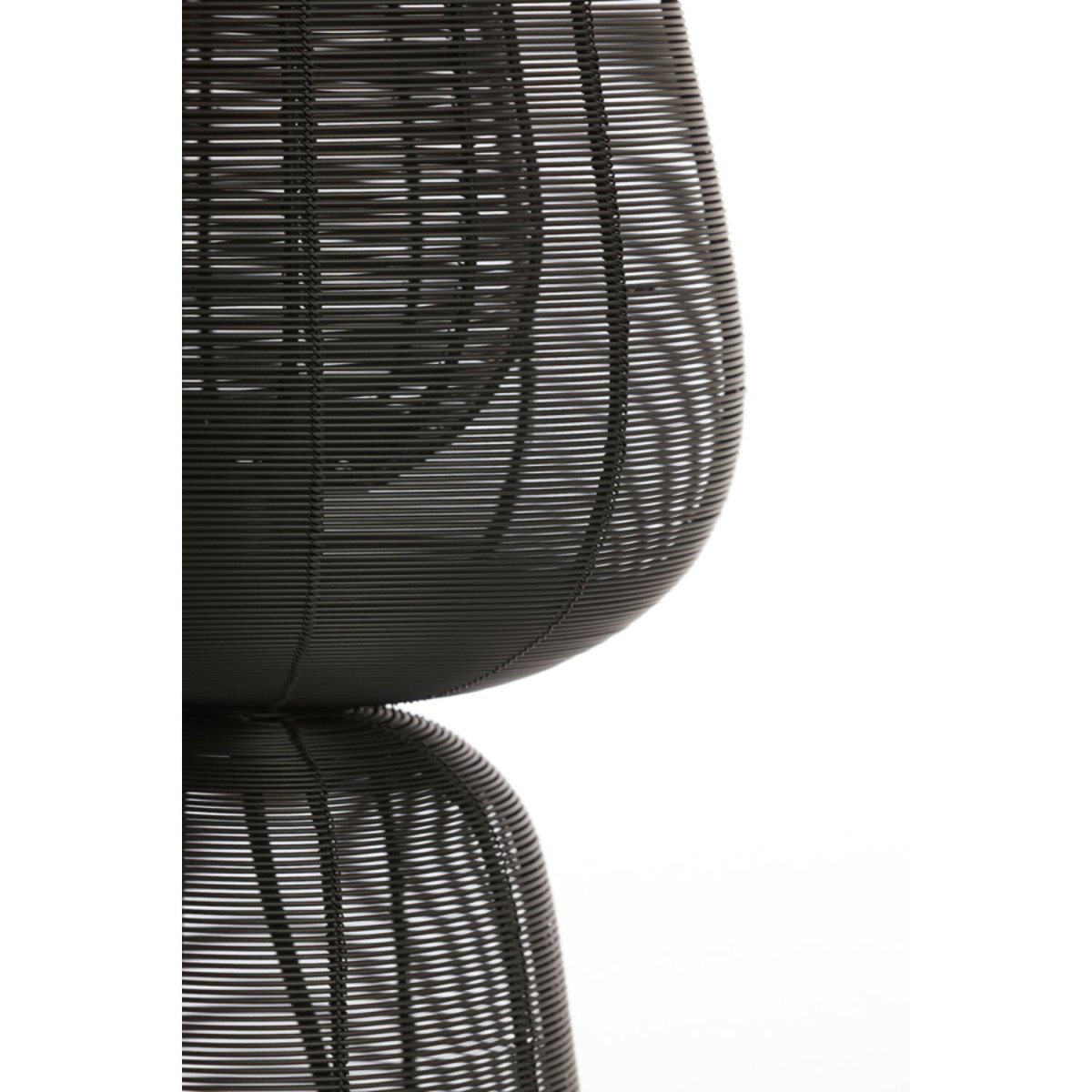 Aboso 54cm Noir lampe de table De Light & Living - Sa forme unique lui confère une touche moderne et élégante et s'intègre parfaitement à tout intérieur de style industriel ou scandinave.