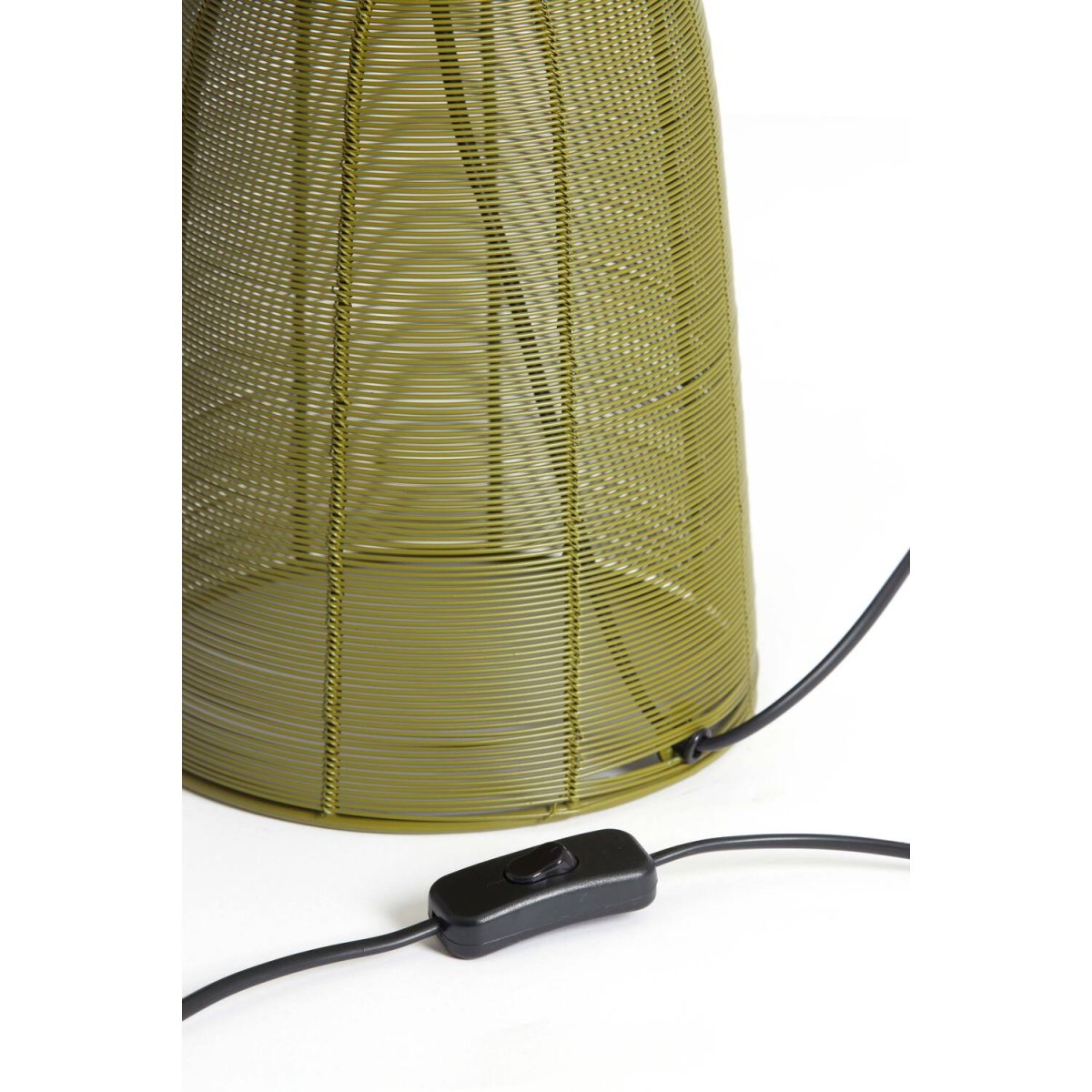 Aboso 54cm Vert foncé lampe de table De Light & Living - Sa forme unique cr&eacute;e une ambiance moderne et &eacute;l&eacute;gante et s'int&egrave;gre parfaitement &agrave; tout int&eacute;rieur de style industriel ou scandinave.