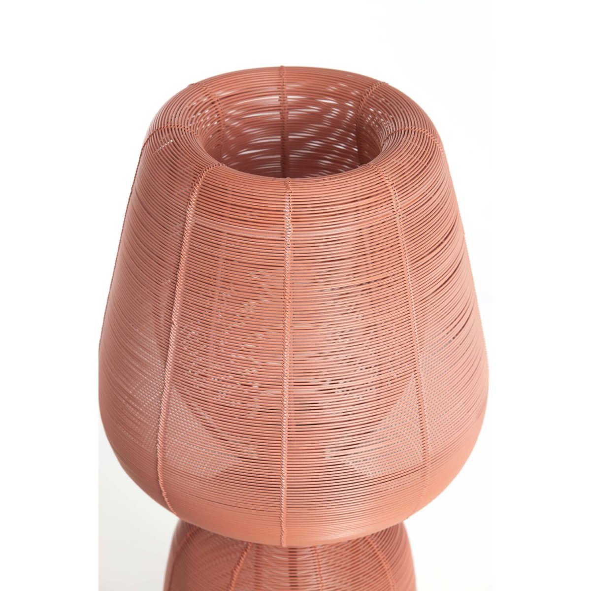 Aboso 54cm Rose corail lampe de table De Light & Living - Sa forme unique crée une ambiance moderne et élégante et s'intègre parfaitement à tout intérieur de style industriel ou scandinave.