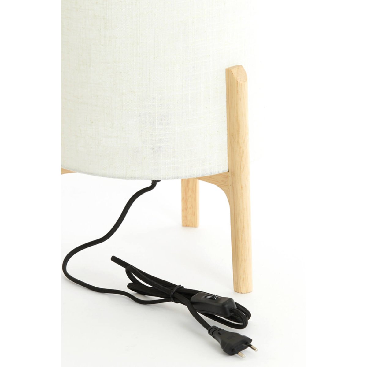 Litto 44cm Blanc lampe de table De Light & Living - Litto trouve sa place aussi bien sur une table de chevet, dans le salon ou dans une entr&eacute;e &ndash; un d&eacute;tail &eacute;l&eacute;gant qui contribue &agrave; cr&eacute;er une ambiance chaleureuse.