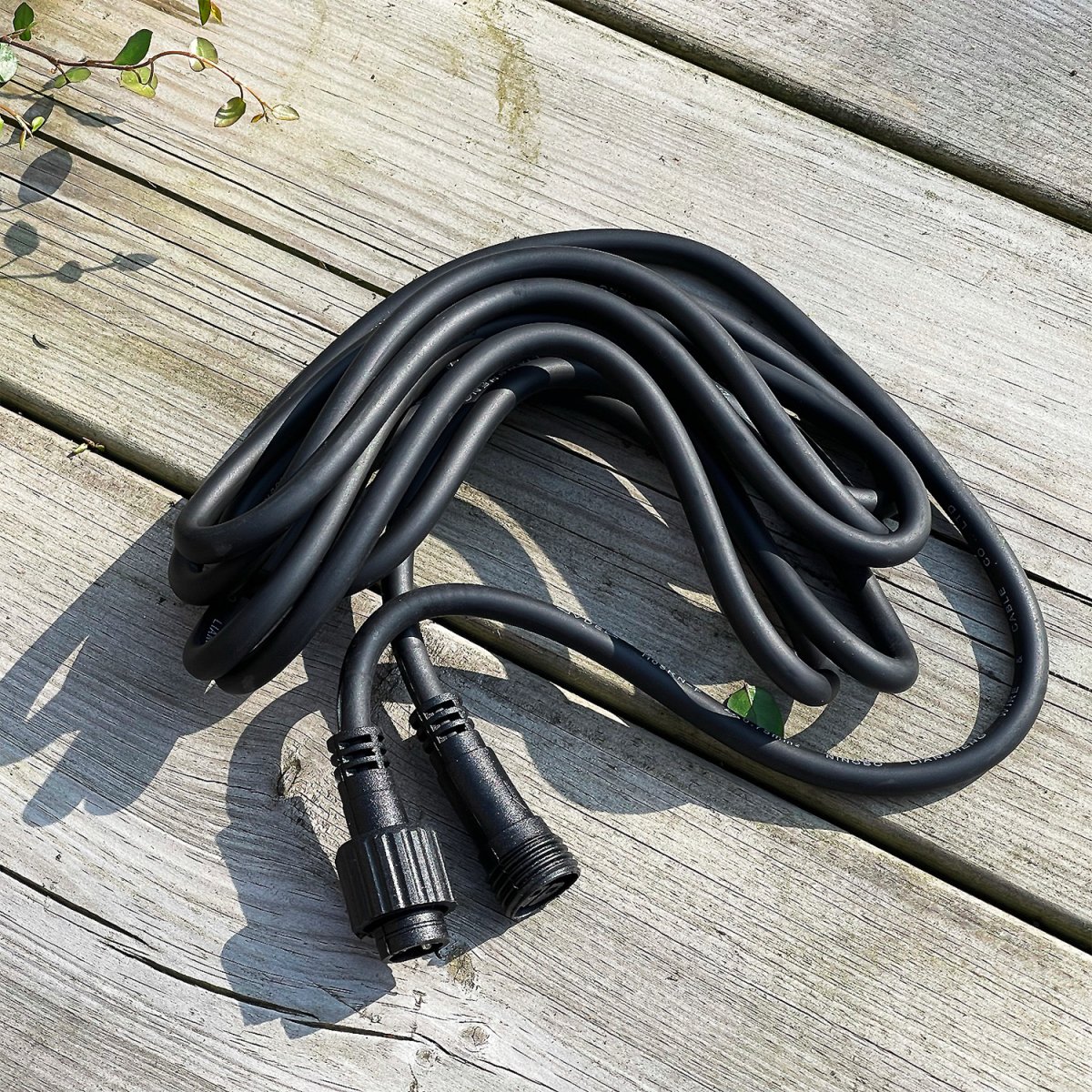 Câble 5m Noir De Lightson - Vous disposez ici d'un c&acirc;ble de 5 m&egrave;tres de long auquel vous pouvez facilement connecter votre lampe, d'autres c&acirc;bles ou des connexions de d&eacute;rivation.