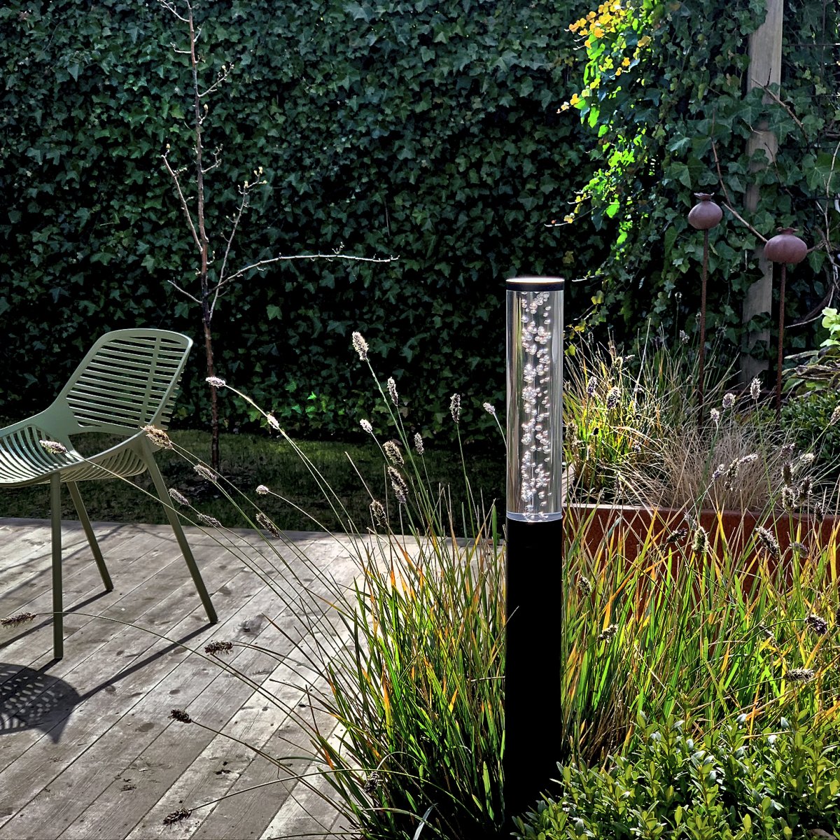 Pollux Noir De Lightson - Il est agr&eacute;able de placer plusieurs Pollux en groupe dans un massif de vivaces ou au bord d'un &eacute;tang pour cr&eacute;er une belle installation lumineuse dans le jardin.