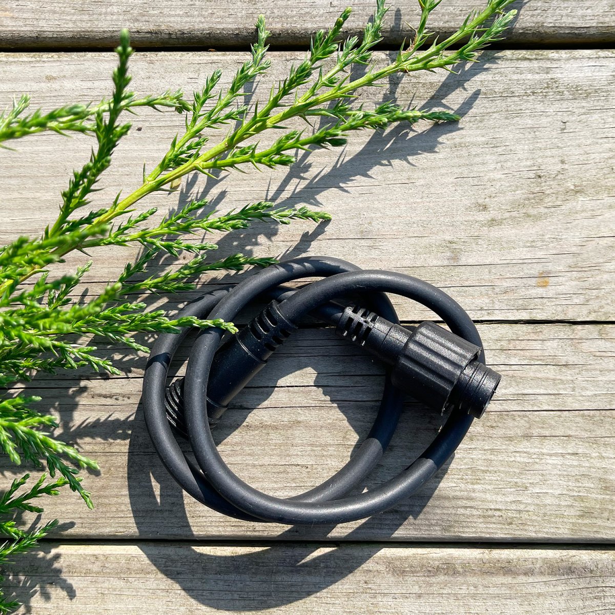 Câble 0.5m Noir De Lightson - Voici un câble de 0,5 mètre de long avec lequel vous pouvez facilement connecter votre lampe, d'autres câbles ou des connexions de dérivation.