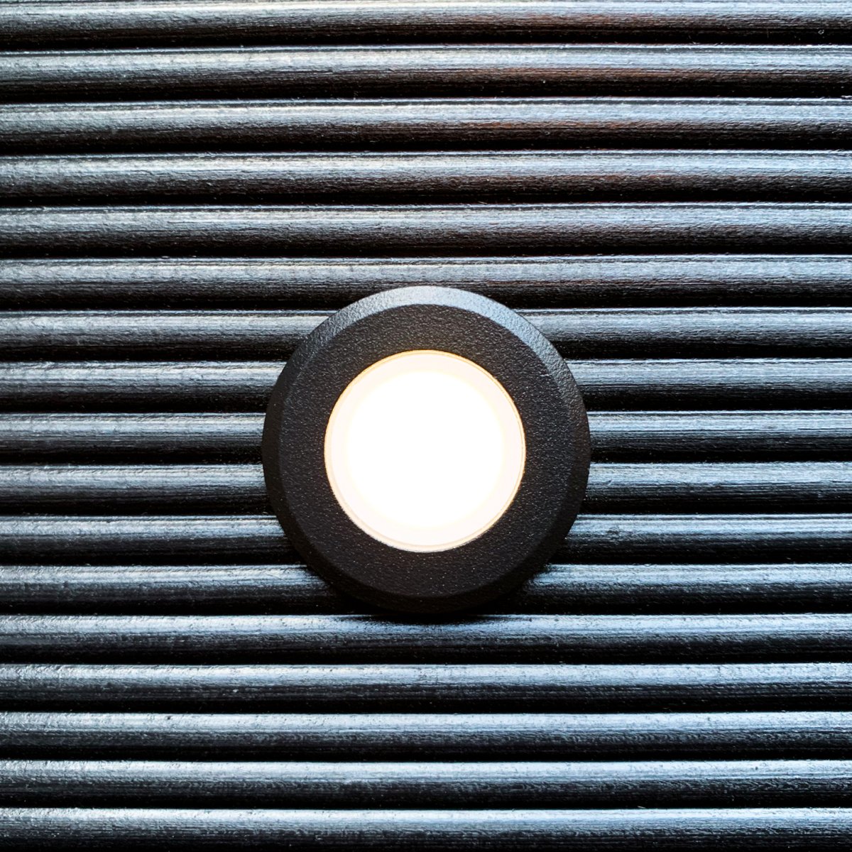 Orion 10 Noir De Lightson - La livraison comprend un transformateur adapt&eacute; au nombre de lampes et un c&acirc;ble de d&eacute;rivation de dix m&egrave;tres chacun.