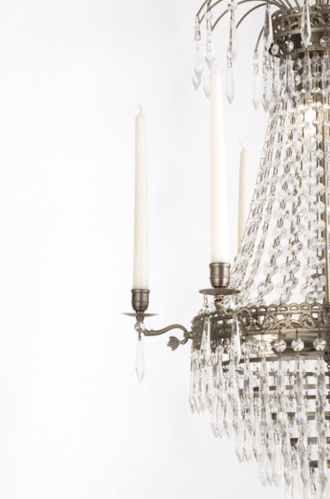 Empire Classic Ø55 Laiton antique cristal De Norrsken Design - La finition en laiton antique transmet un sentiment de charme historique et de luxe, ce qui en fait un détail parfait dans les environnements classiques et modernes.