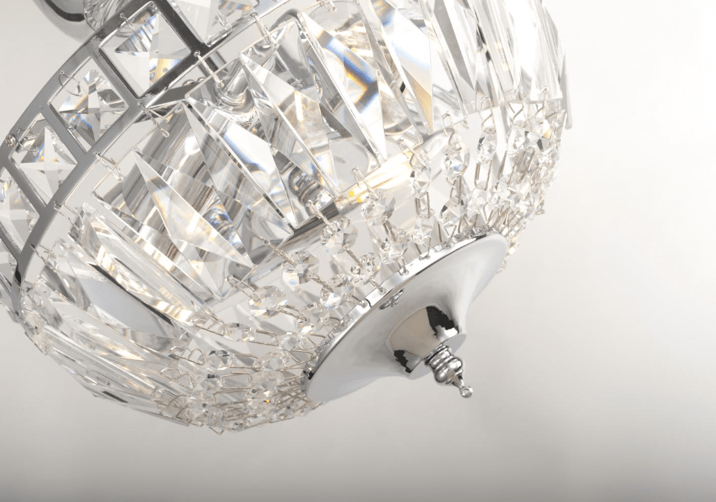 Flores Ø25 Argent cristal De Norrsken Design - Les cristaux K9 de classe 1 taillés à la main créent une brillance spectaculaire et un magnifique jeu de lumière qui transforme n'importe quelle pièce en une oasis étincelante.