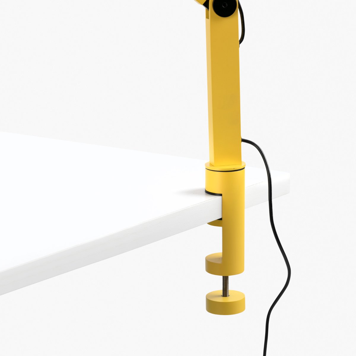 Inviting 86cm Jaune lampe à pince De Faro Barcelona - La t&ecirc;te de lampe est r&eacute;glable horizontalement et verticalement, et l'intensit&eacute; lumineuse est variable.