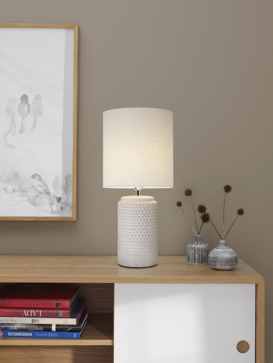 Bubble 50cm Blanc lampe de table De Cottex - La lampe de table Bubble est une lampe en c&eacute;ramique &eacute;l&eacute;gante avec une structure &agrave; bulles unique sur la base.